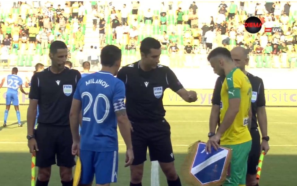 АЕК Ларнака води с 2:0 на Левски с голове в