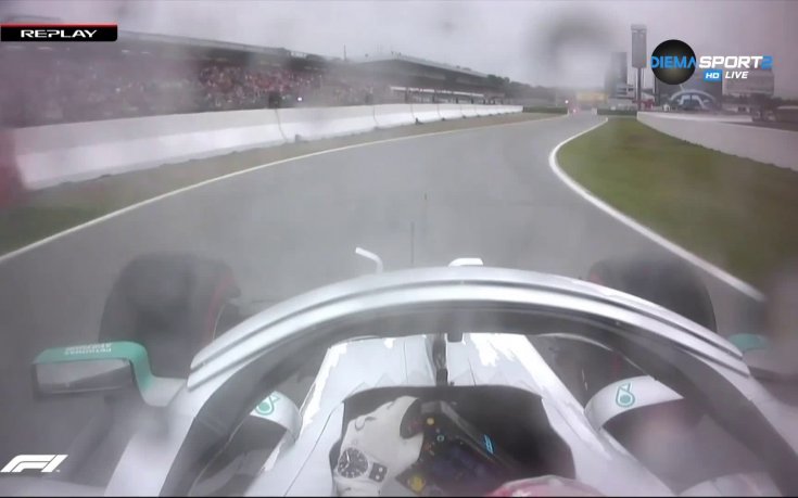 Кошмарен стоп на Хамилтън след удар и счупено крило