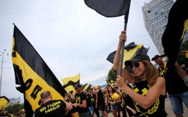 Миньор Перник намалява цената на абонаментните карти