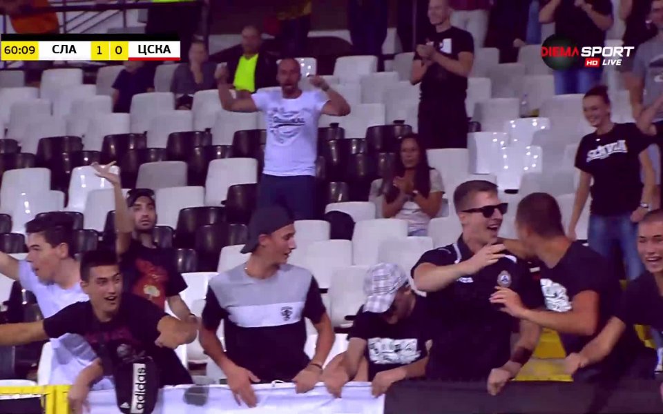 В 60-ата минута на срещата между Славия и ЦСКА, Янис