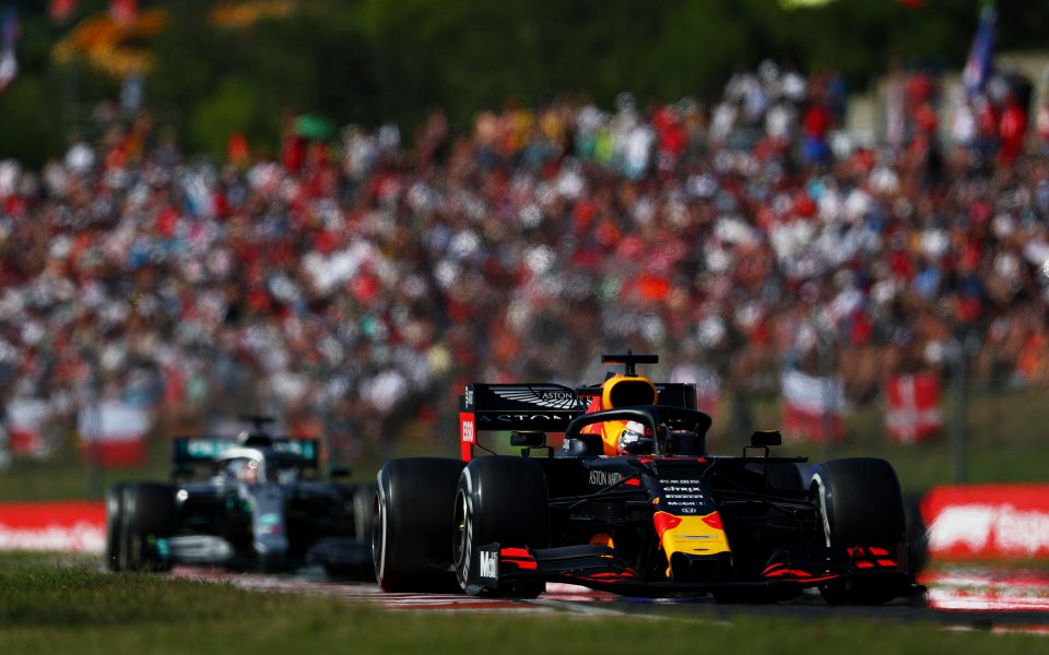 Пилотът на Ред Бул Макс Ферстапен ще потегли от първа