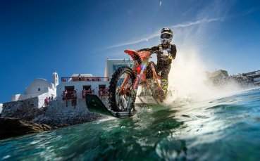 Гръцкият остров Миконос и водите на Егейско море се превърнаха