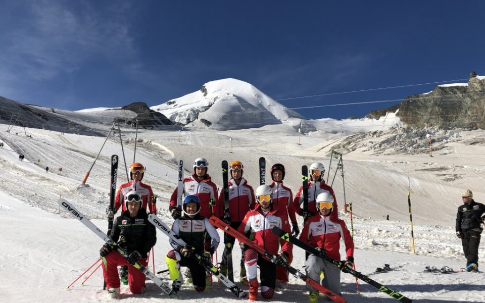 Алпийците тренират с настроение на Саас-Фе