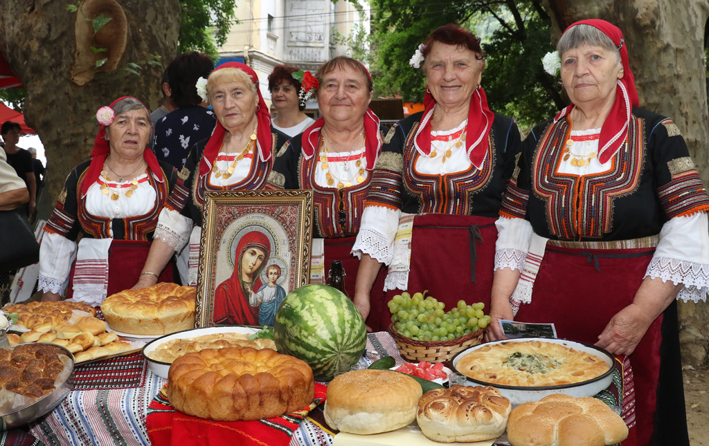 <p>15 август е &ldquo;Успение на Пресвета Богородица&rdquo; и Кюстендил отбелязва &ldquo;Панагия&rdquo; - Въздигане на хляба.</p>