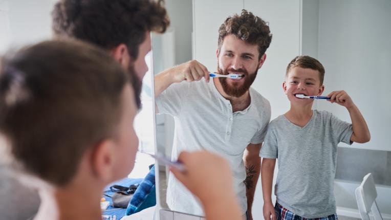  10 натурални метода за избелване на зъбите в домашни условия 