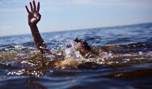 Откриха тялото на мъж, удавил се, докато спасява жена в Черно море