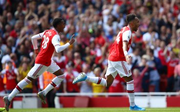 Арсенал потрепери, но Обамяенг отново бе звездата на шоуто