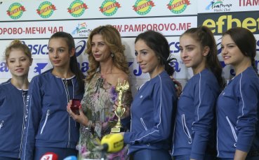 Българският ансамбъл спечели титлата на три обръча и два чифта