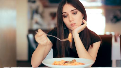  <p>Жени, махнете това от чинията си</p> 