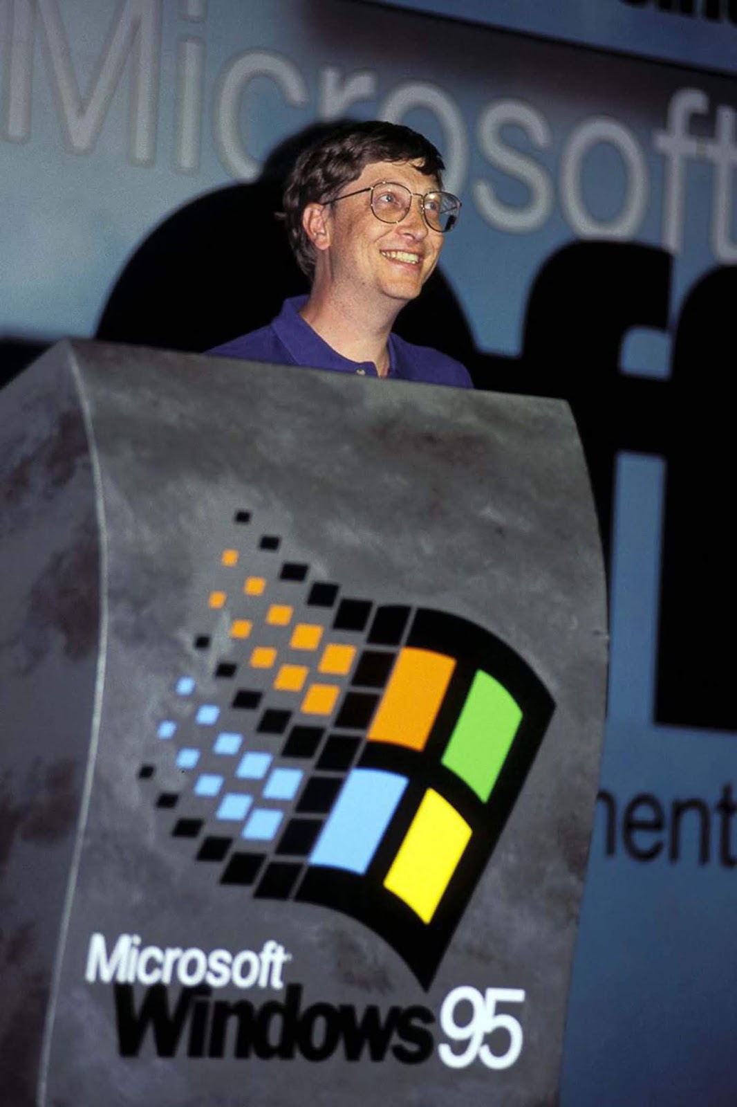 <p>Бил Гейтс представя Windows 95 в Мадрид, Испания.</p>