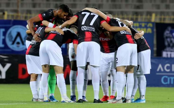 Нови договори за ключово дуо на Локо Пд