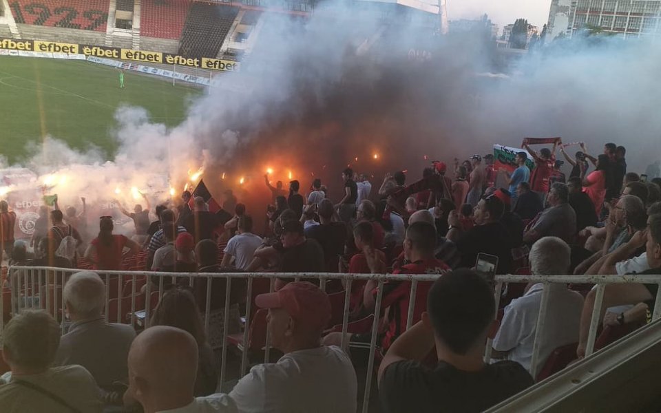 В дерби от 13-ия кръг на Втора лига Локомотив София