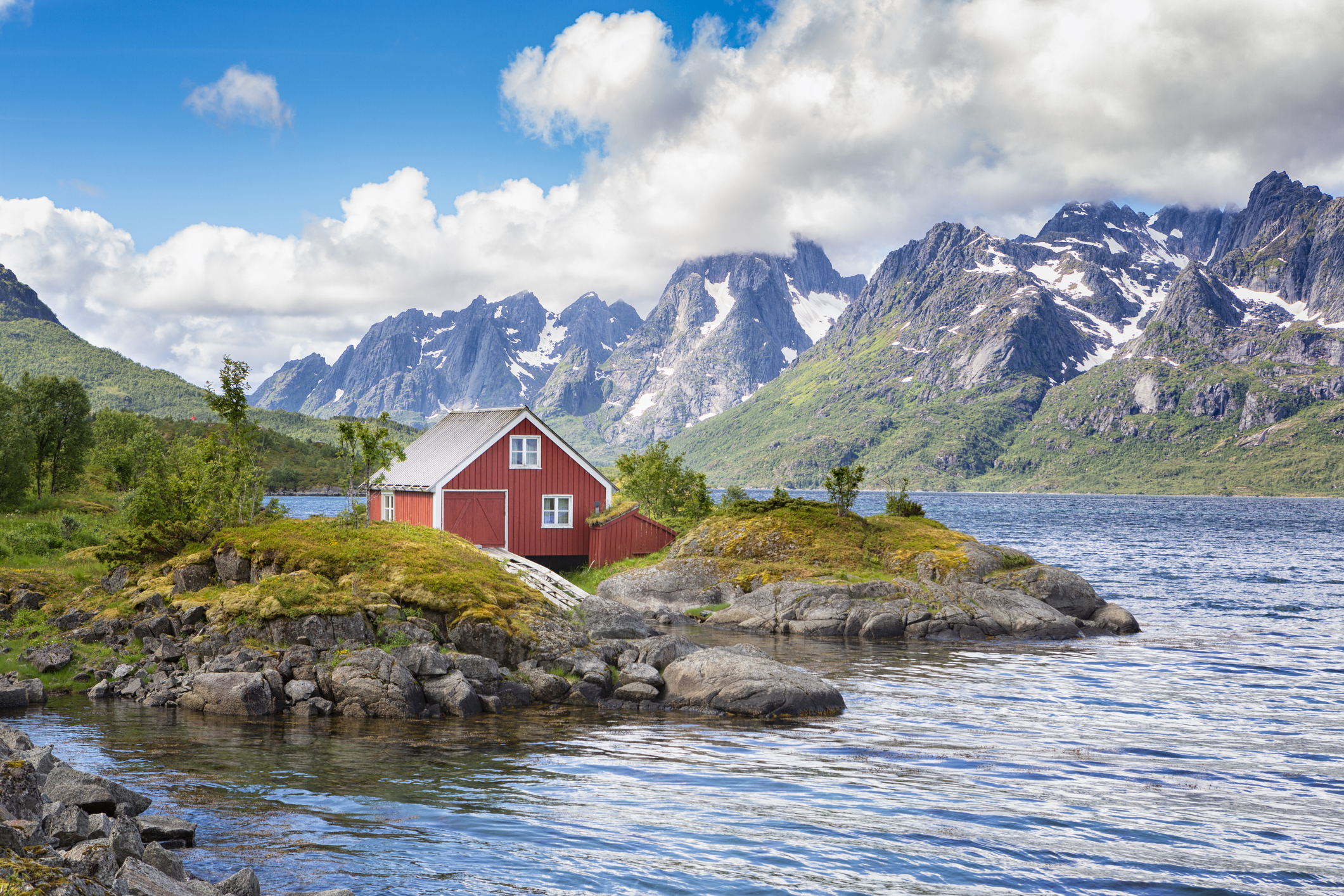 <p>Лофотенски острови - Норвегия</p>

<p>Няма как да останете резервирани към този грандиозен архипелаг в Норвежко море. Въпреки студеното време, красотата на островите не е за изпускане.</p>