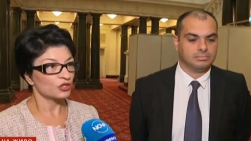  На фотографията: Депутатът от ГЕРБ Десислава Атанасова и депутатът от Българска социалистическа партия Филип Попов 