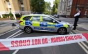 Мъж с меч нападна хора в Лондон, уби дете