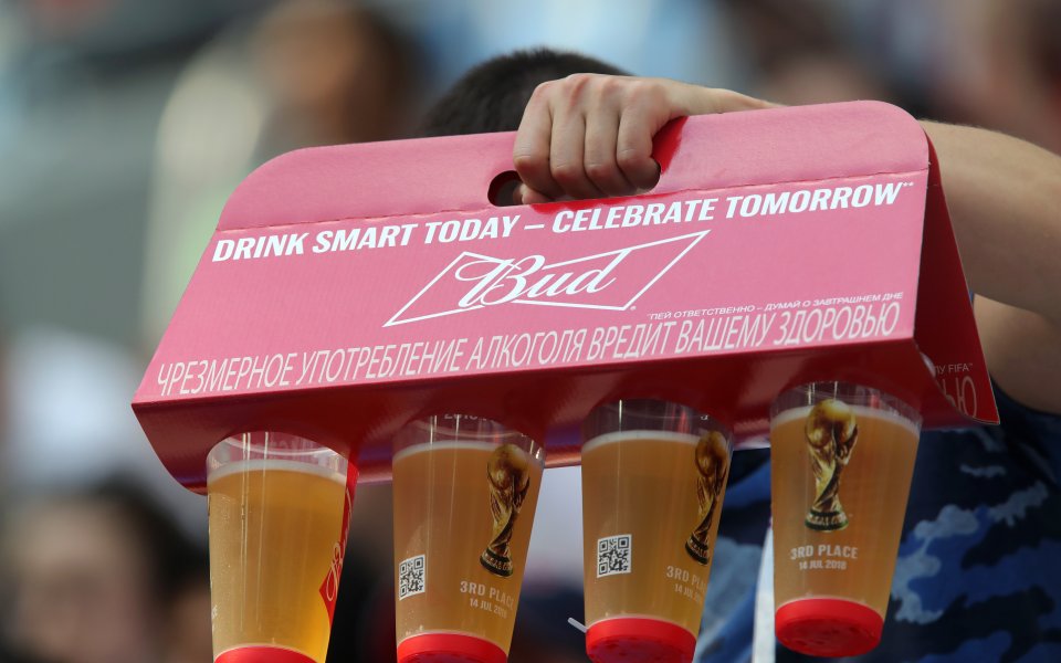 Катарците увериха футболните фенове, че няма да липсва алкохол