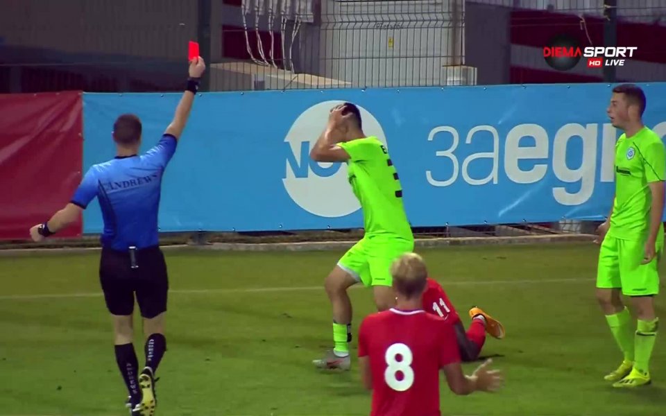 Отборът на Черно море остана с човек по-малко срещу Царско