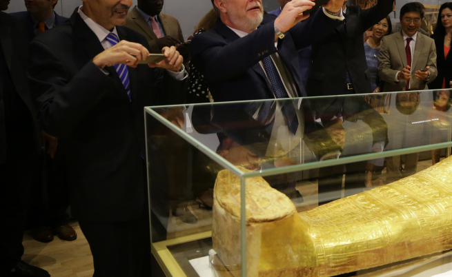 САЩ върнаха на Египет откраднат древен саркофаг