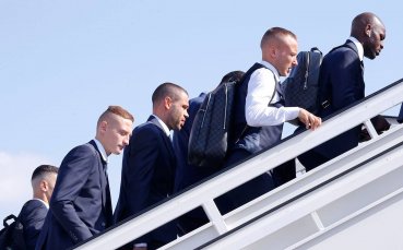 Футболистите на Лудогорец пристигнаха в Будапеща облечени като манекени Както