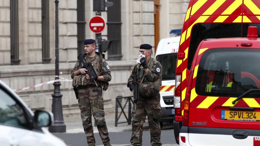  Кървава офанзива в Париж, гръмнаха нападателя 