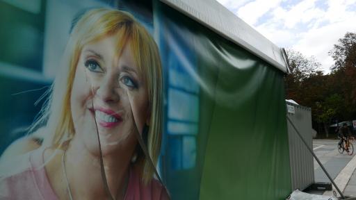  Нарязаха шатрата на Мая Манолова 