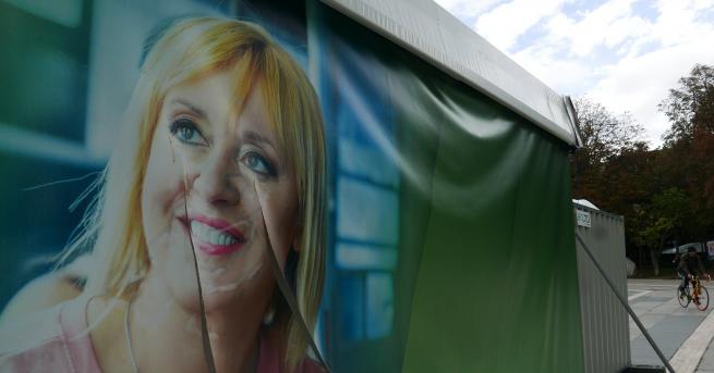 България Нарязаха шатрата на Мая Манолова Кандидатът за кмет се