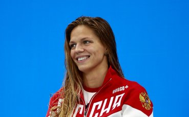 Руската звезда в плуването Юлия Ефимова определено знае как да