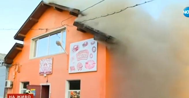 България Гори складкарски цех в Пловдив Вероятно е станало късо