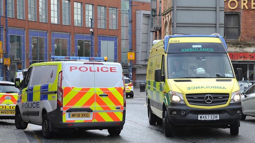 <p>Атака в мол в Манчестър, има ранени</p>