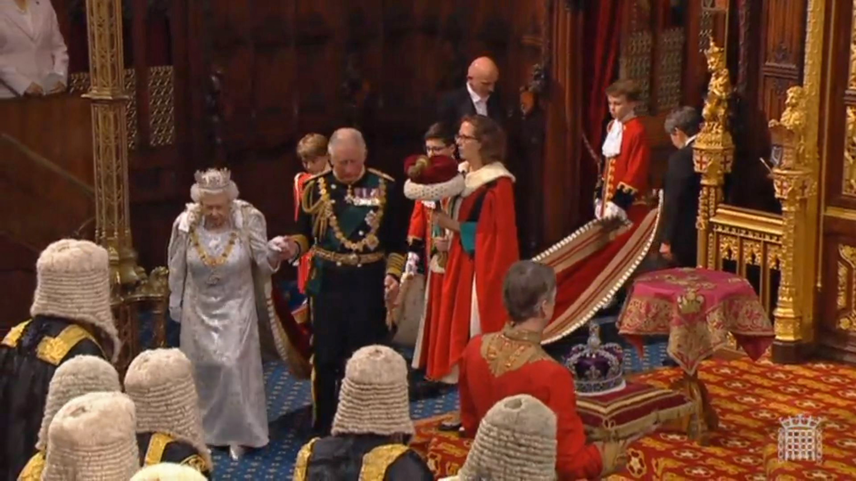 Речта на кралицата бележи първото подобно обръщение на монарх след 21 юни 2017 г. Тази година обръщението очертава законодателната програма на Великобритания за предстоящата година.Речта се произнася традиционно в Камарата на лордовете.