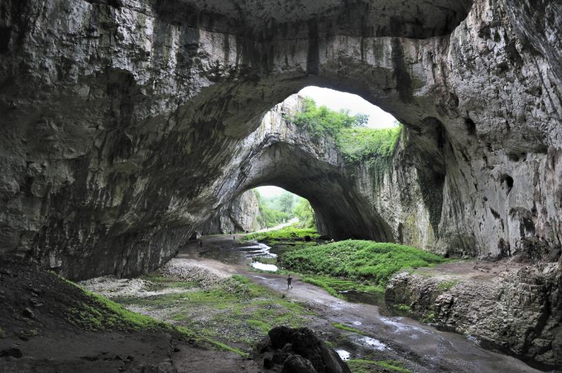 <p><strong>Деветашката пещера е в списъка на 100-те Национални исторически обекта.</strong></p>