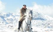  Ким Чен-ун на бял кон в свещена планина, съзряха символика 