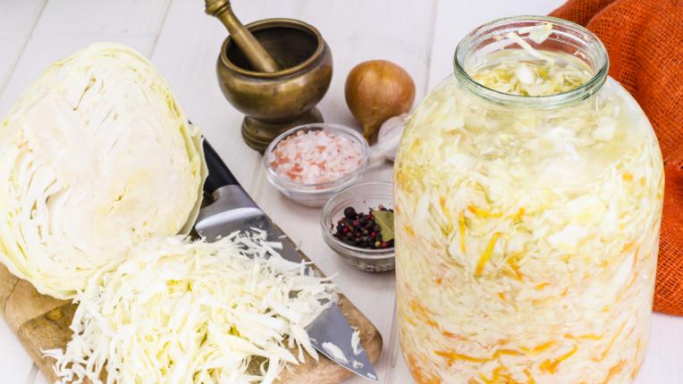  Хитри трикове за вкусно кисело зеле 