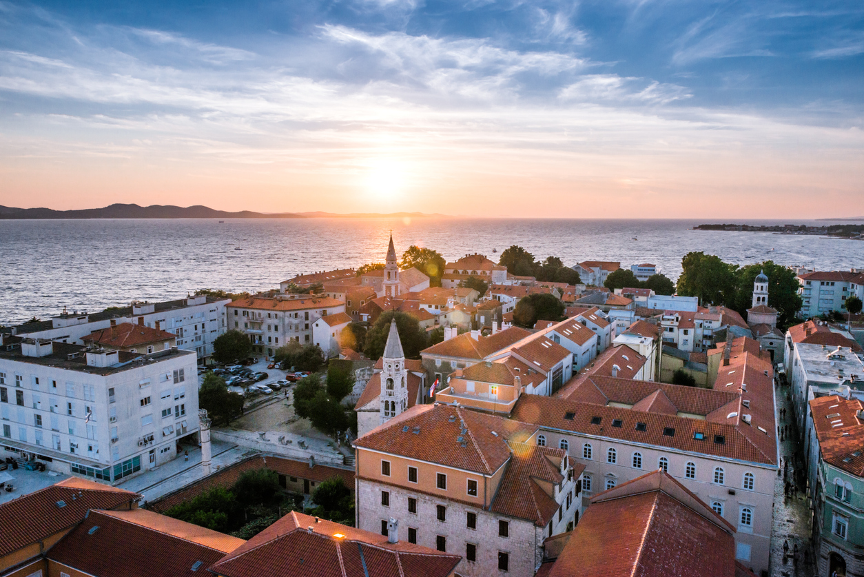 <p><strong>Интровертът: Северна Хърватия </strong></p>

<p>Ако сте интроверт, то трябва да посетите северното крайбрежие на Хърватия. Там ще намерите както история, така и красота. Подобно на Сплит и Дубровник, тук има много зашеметяващи гледки, но не е така пренаселено с туристи. Може да плувате, да се гмуркате и да се насладите на спокойствието, така обичано от интеровертите.</p>