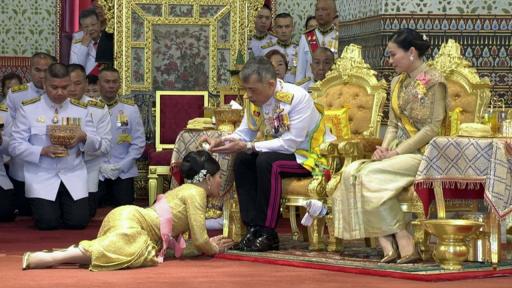  <p>Как втората брачна половинка на тайландския крал <strong>изпадна в немилост</strong></p> 