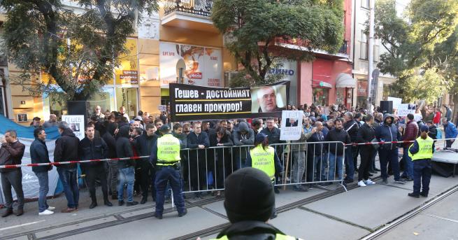България Протести за и против Гешев полицията блокира улици Демонстрации
