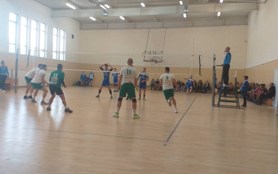 В доста интересен и интригуващ мач волейболният Ботев Ихтиман отстъпи