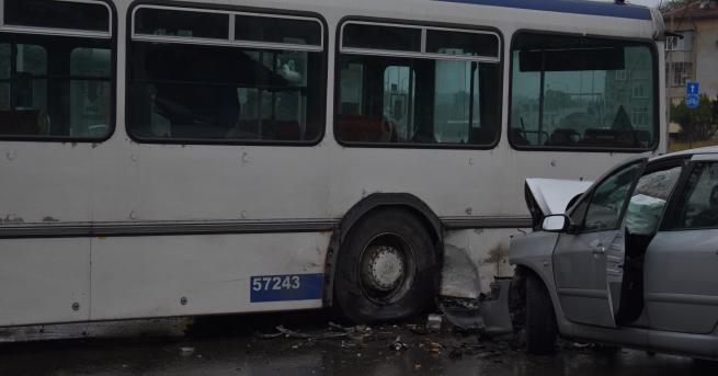 България Катастрофа на кола и тролей загина човек В Пловдив