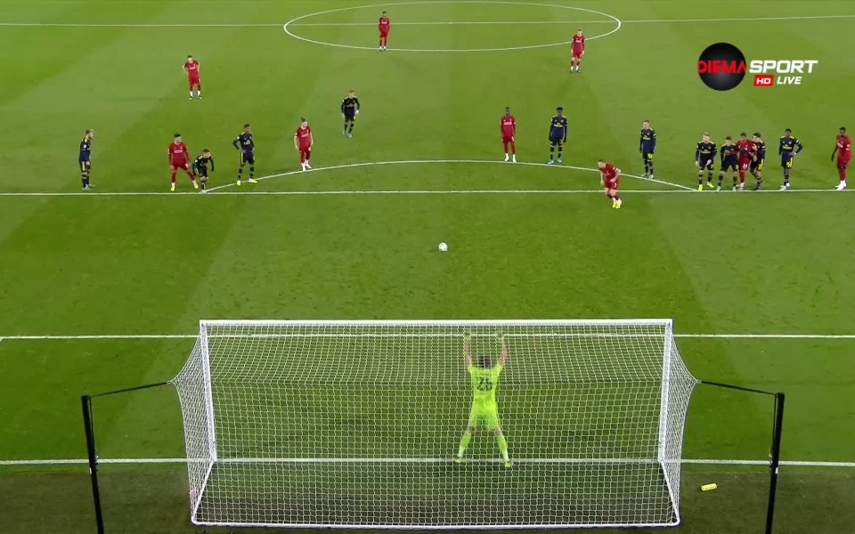 Три минути преди края на редовното време на първата част