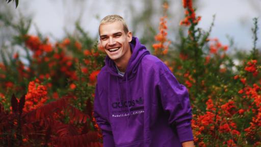  <p>Какво е да си влогър с Eмил Конрад</p> 