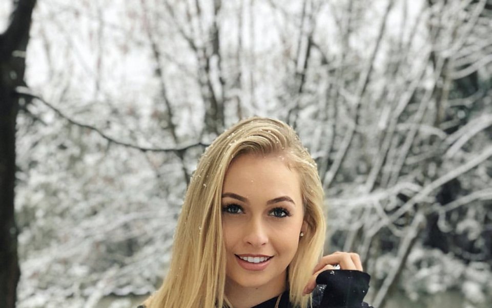 Унгарската млада тенисистка Фани Столар е най-новата красавица в тенис