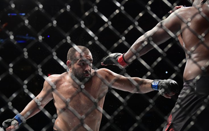 Феновете на UFC подкрепят Багата: Абсолютен грабеж, ужасно съдийско решение