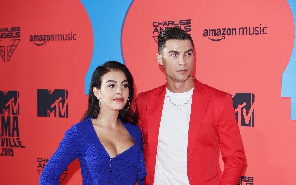 Животът постепенно възстановява нормалността си и португалската звезда на Ювентус