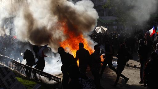  <p>Запалиха служители на реда в Чили с коктейли "Молотов"</p> 