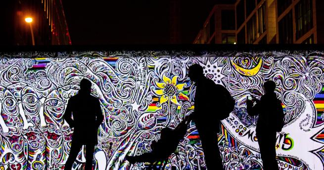 Свят Падането на Берлинската стена и събудените спомени в Русия