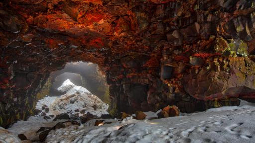  Лавова тръба в Исландия 