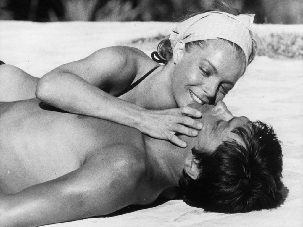 Френската филмова звезда Ален Делон се снима в над 90