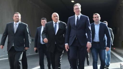  <p>Вучич:&nbsp;Бойко, недей доста да ми се смееш</p> 