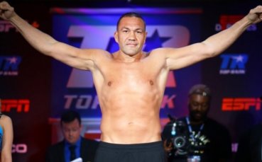Българският боксьор Кубрат Пулев записа категорична победа срещу бившия затворник Райдъл