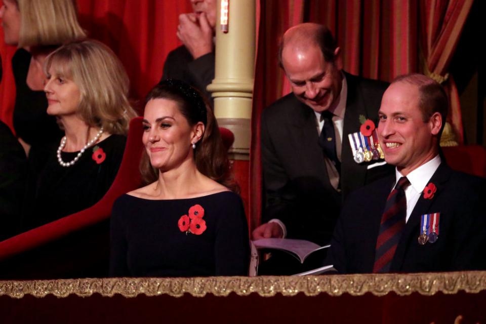  принц Уилям принц Хари Меган Маркъл Кейт Мидълтън кралица Елизабет кралско семейство 
